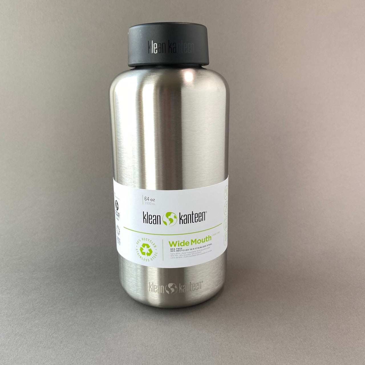 Photo of stainless steel 1900ml waterbottle on grey background